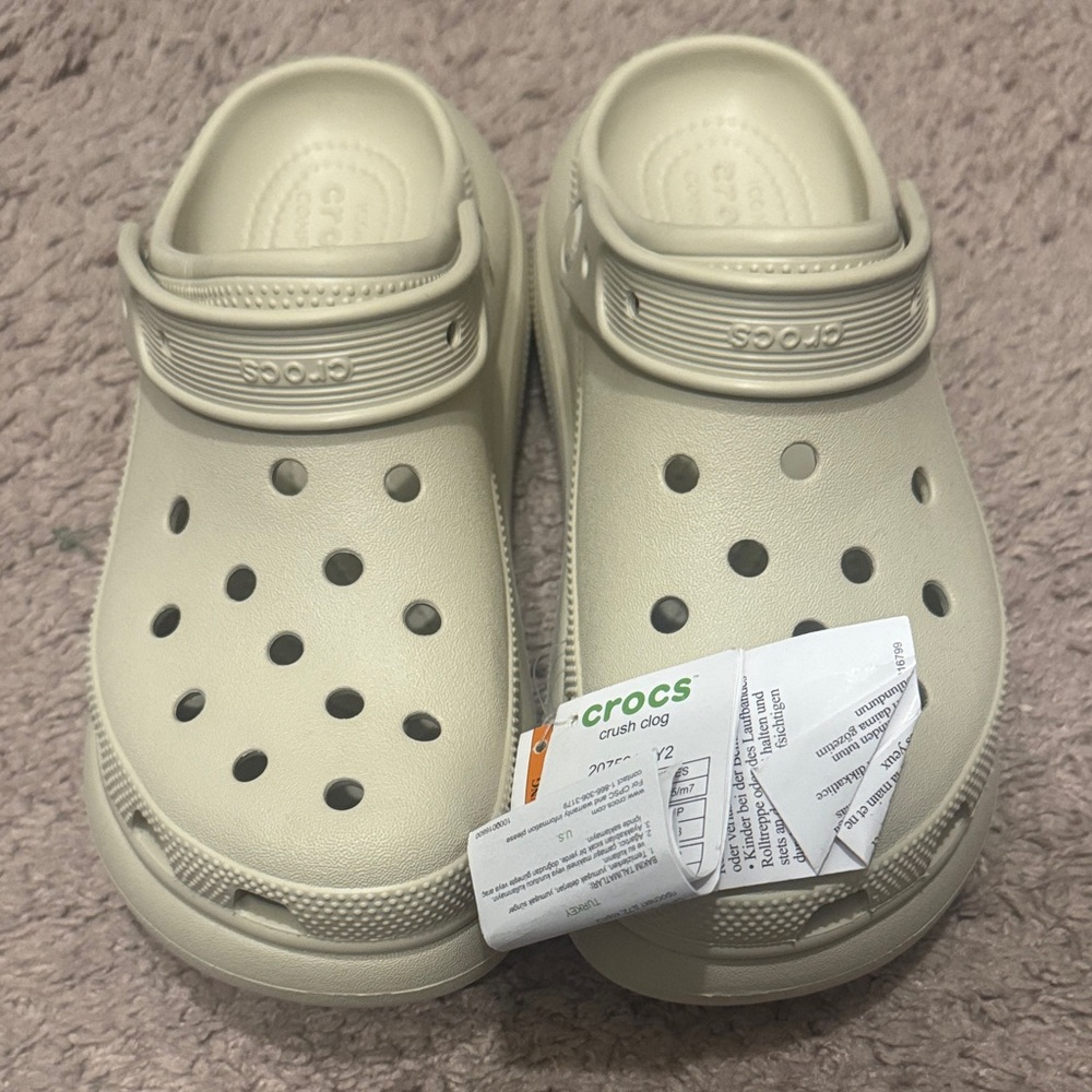 CROCS Crush Clog - Light Tan. Men’s Size 5/Women’s Size 7. - Picture 2 of 4